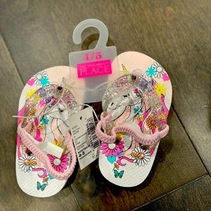 Little Girls children’s place flip flops size 4/5